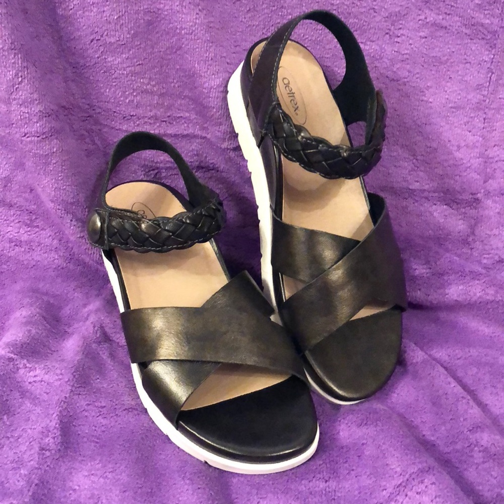 Aetrex 7.5 Black & White Sandals